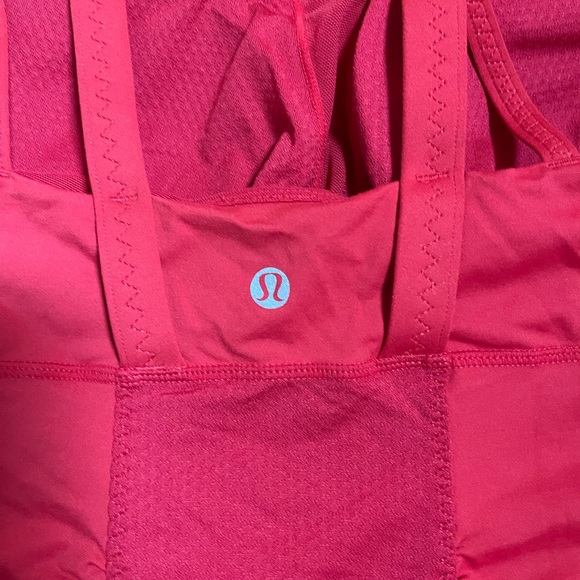 Red double strap lulu tank size 8 - Picture 4 of 5